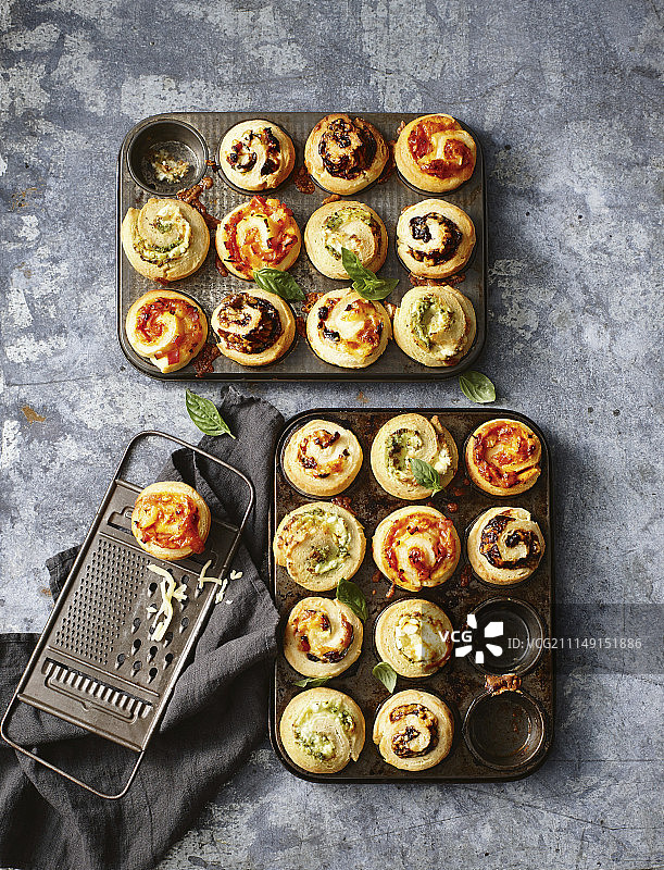 火腿奶酪菠萝卷、番茄橄榄奶酪卷、奶酪酱卷、香蒜羊奶卷图片素材