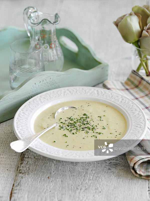 韭葱土豆汤图片素材