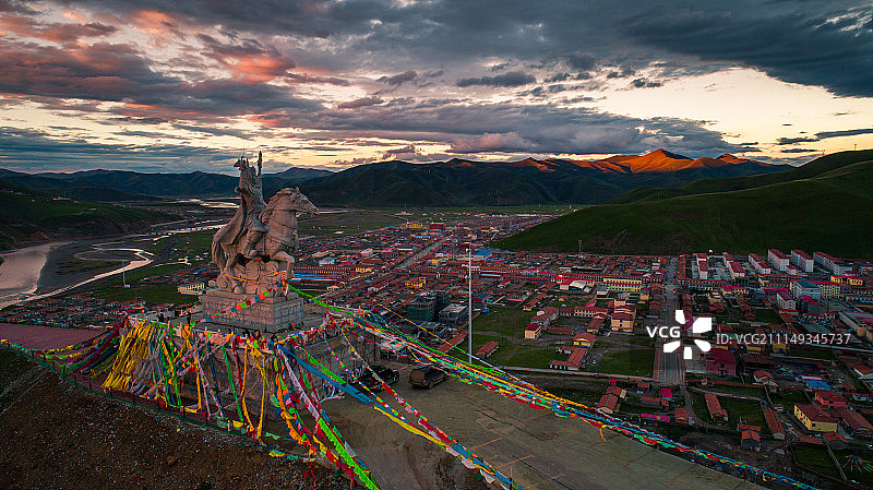 格萨尔王 达日县 雕塑 西藏文化 乡村风光图片素材