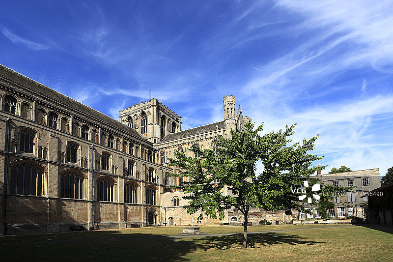 彼得伯勒大教堂回廊夏季景色图片素材