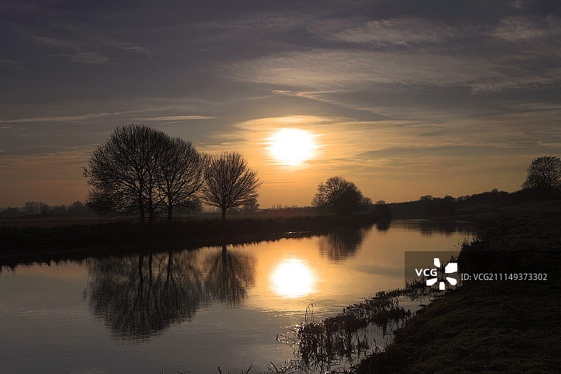 冬日黄昏，内内河，费里梅多斯郊野公园，彼得伯勒图片素材