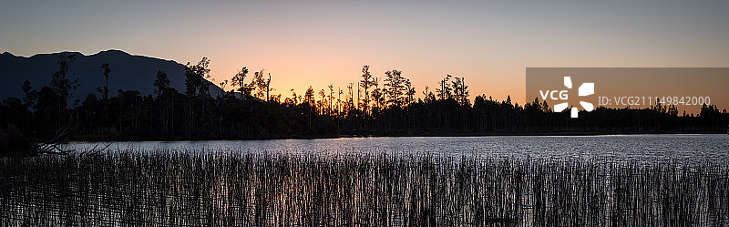 新西兰西海岸布伦纳湖图片素材