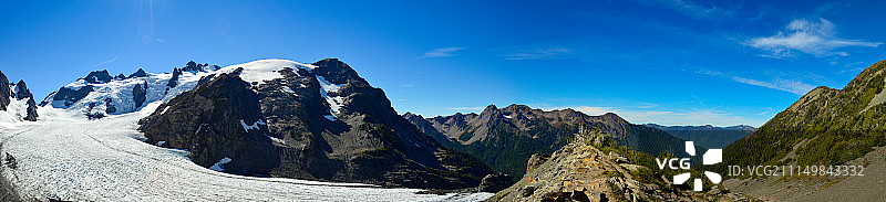 奥林匹斯山（ONP）峰顶和蓝色冰川图片素材