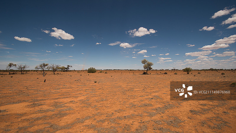 我们干旱的内陆，位于新南威尔士州梅宁迪和布罗肯希尔之间的景观图片素材