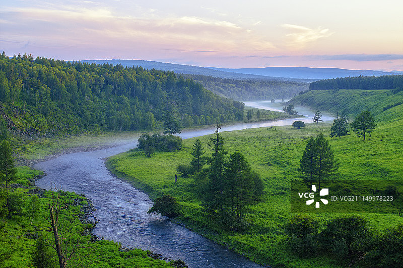 草原上的小河图片素材