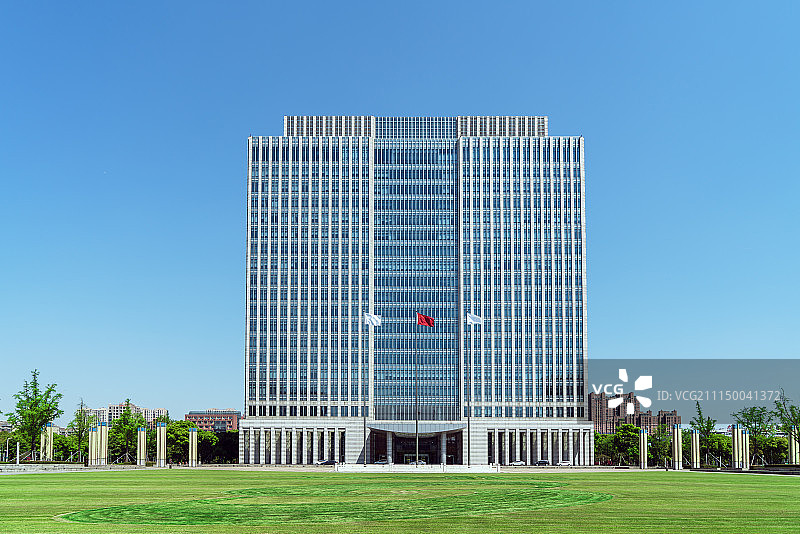 城市建筑与草地图片素材