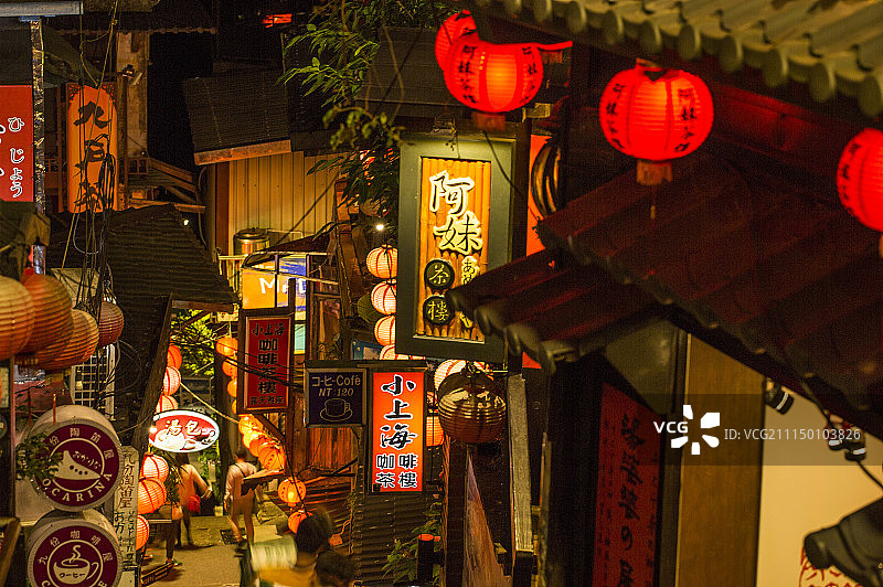夜晚的九份老街图片素材