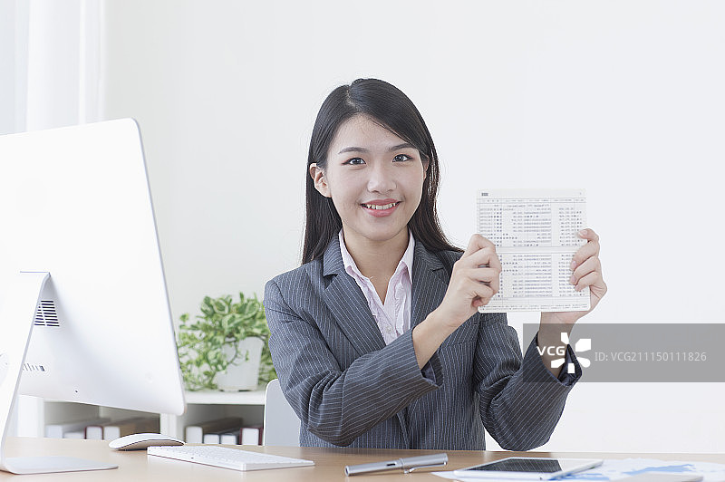 理财专员介绍储蓄获利图片素材