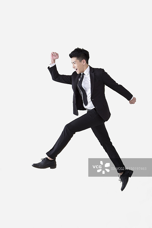 一位办公男性开心的跳跃图片素材