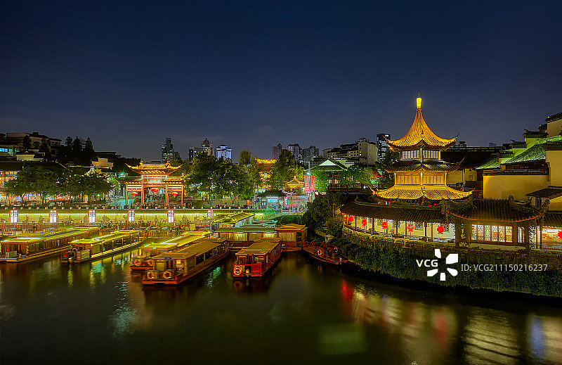 亮灯后的夫子庙图片素材