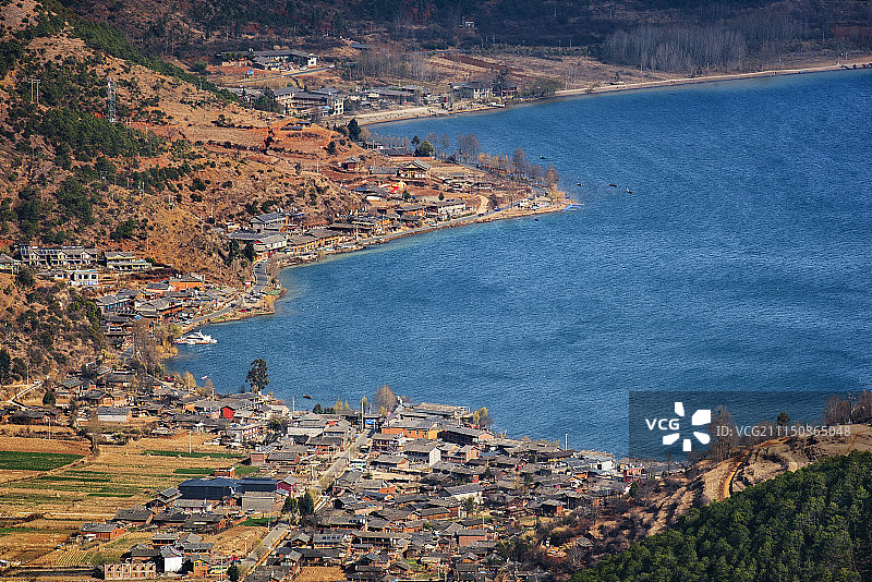 泸沽湖畔图片素材