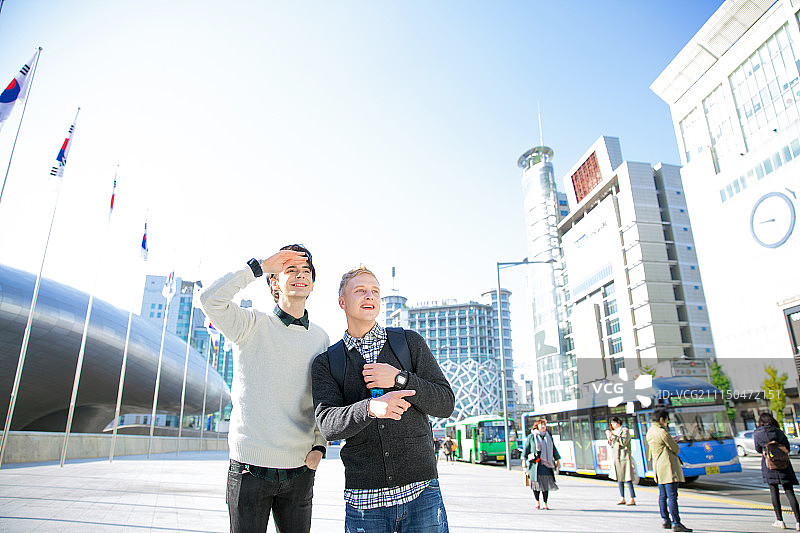 外国男子在首尔东大门区观光旅游图片素材