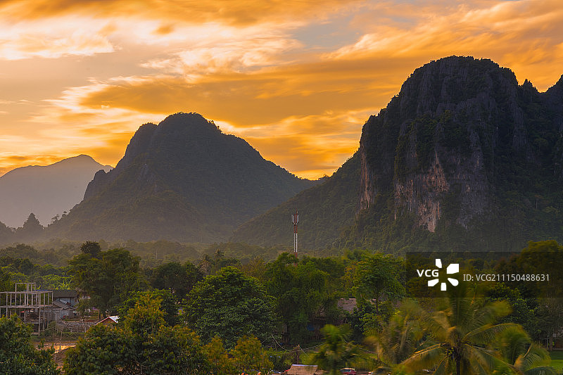 老挝万荣的日落美景图片素材