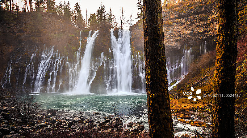 伯尼瀑布风光图片素材
