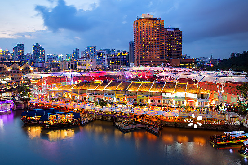 新加坡克拉码头夜间彩色灯光建筑图片素材