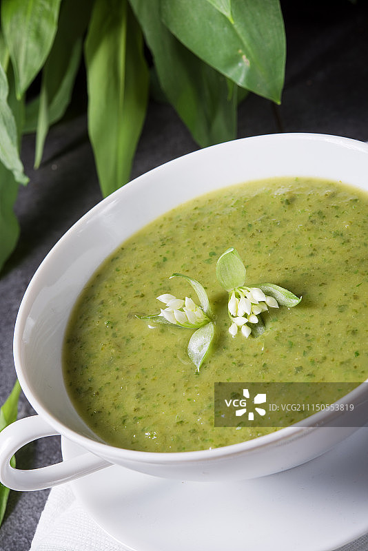 绿色野蒜汤图片素材