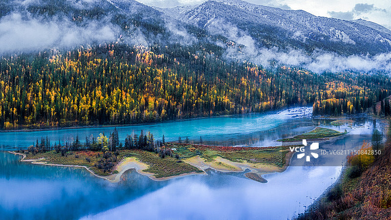 梦幻喀纳斯--卧龙映雪图片素材