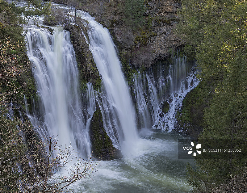 伯尼瀑布图片素材