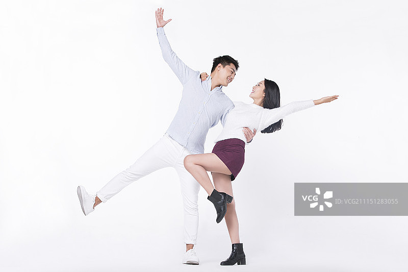 快乐的年轻情侣图片素材