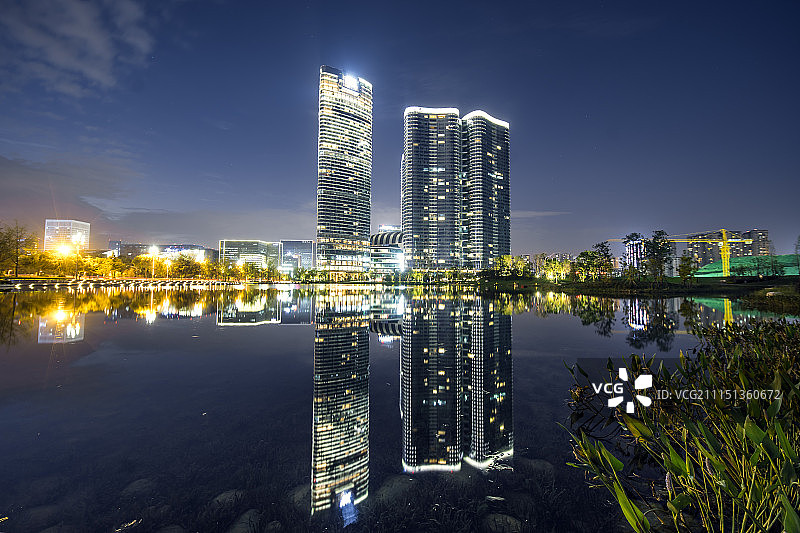 成都银泰中心夜景图片素材