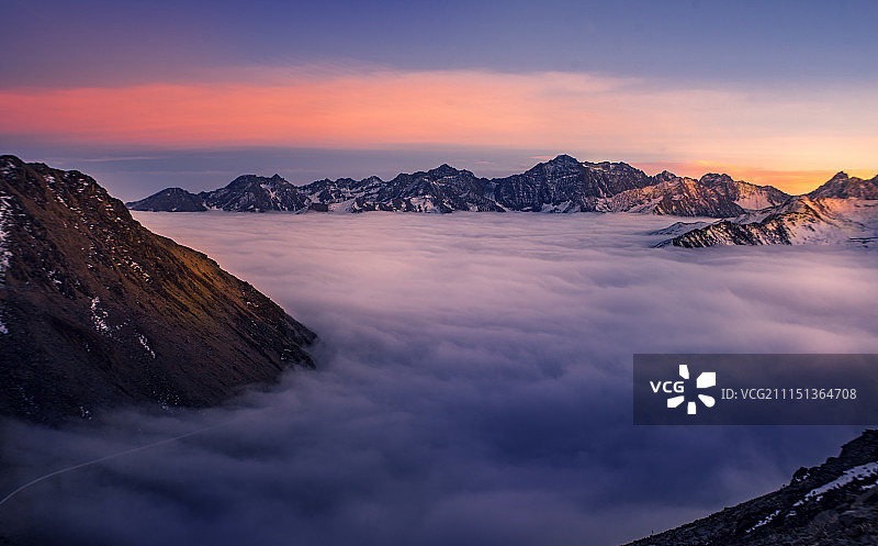 四川省卧龙巴郎山星空云海图片素材