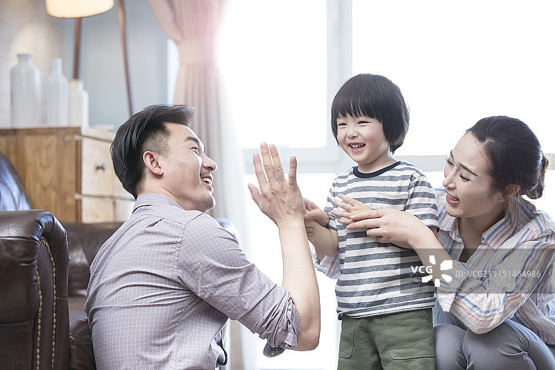 快乐的一家人图片素材