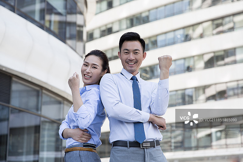 商务人士欢呼庆祝成功图片素材
