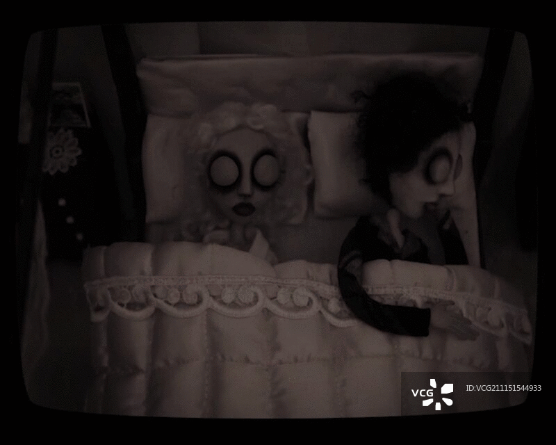 木偶人偶：半夜女人下床男人睡觉，定格动画效果图片素材