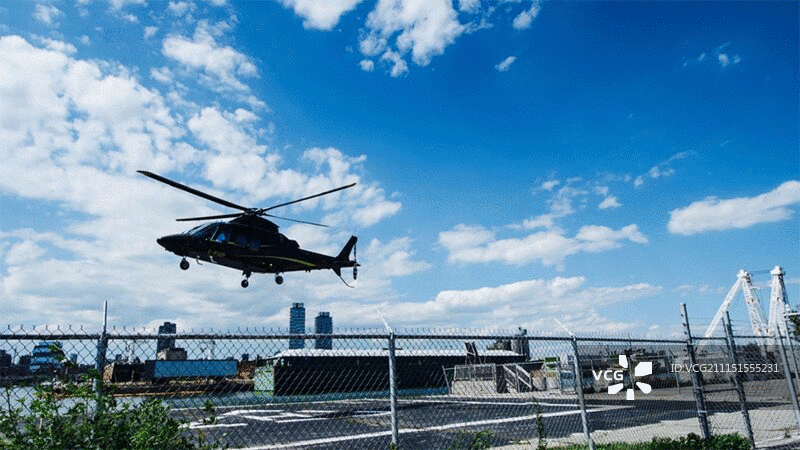 直升机停机坪上的直升机图片素材