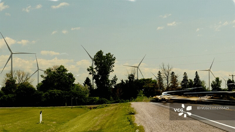 旋转的风力涡轮机图片素材