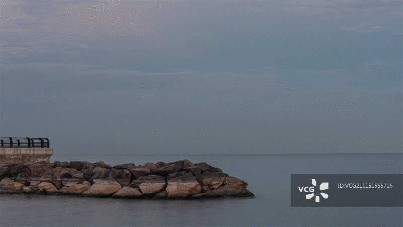 水上满月延时摄影图片素材