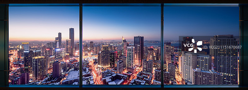 大连CBD繁华夜景图片素材