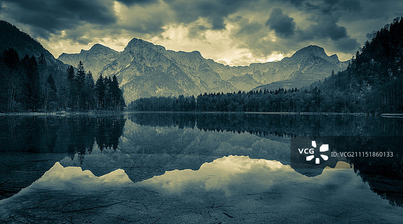 阿尔姆湖图片素材