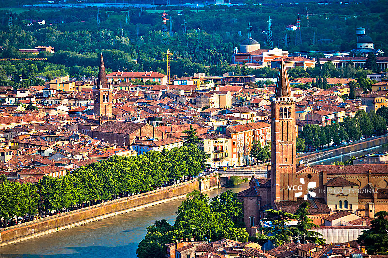 维罗纳市和阿迪杰河鸟瞰图片素材