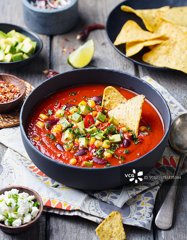 墨西哥番茄豆子玉米片汤图片素材