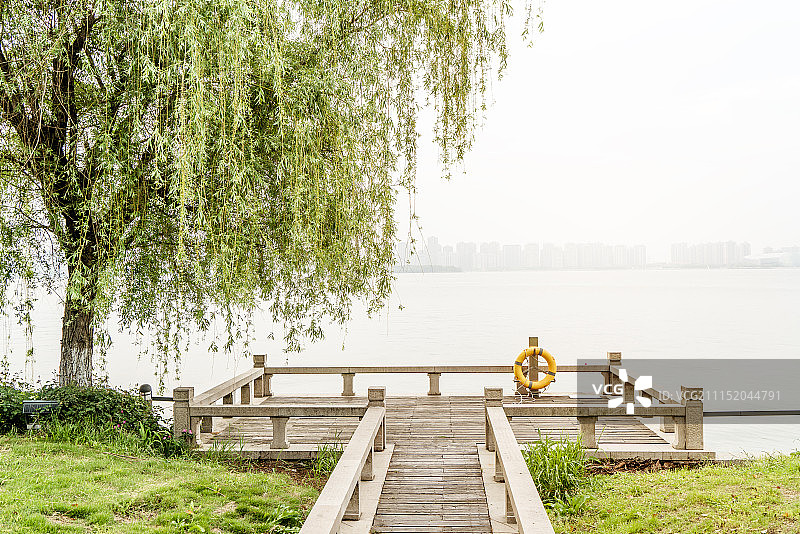 公园湖边风景图片素材