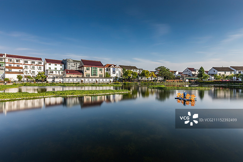 金山嘴渔村祥鱼湖图片素材