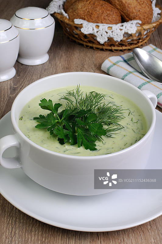 莳萝和欧芹的果泥汤图片素材