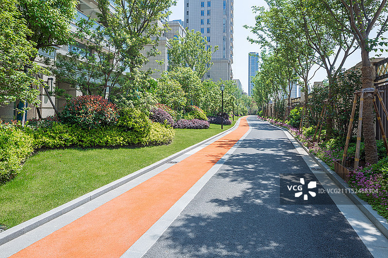 小区里的健身道图片素材