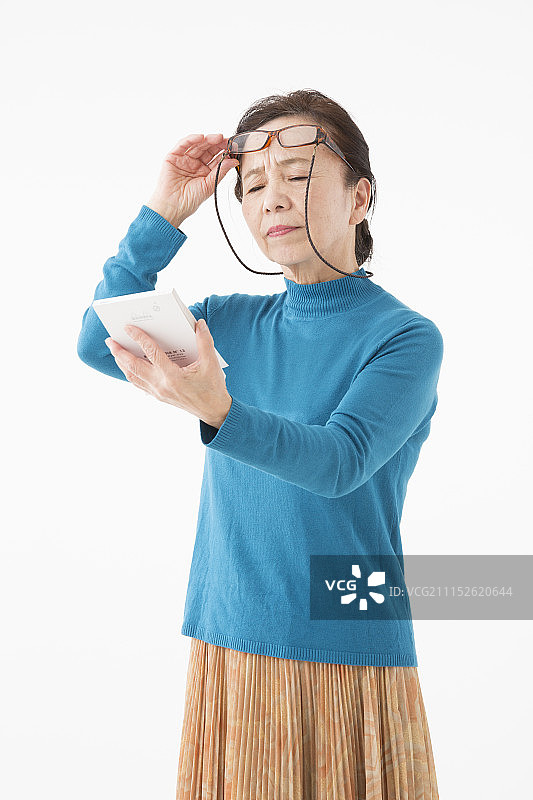 老花眼照片（年长女人）图片素材