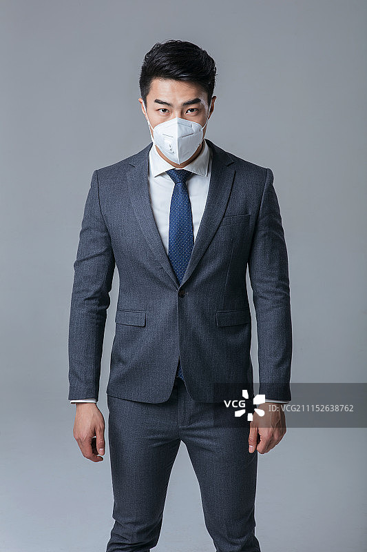 戴着口罩的青年男士图片素材