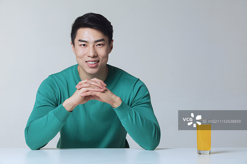 年轻的青年男士图片素材