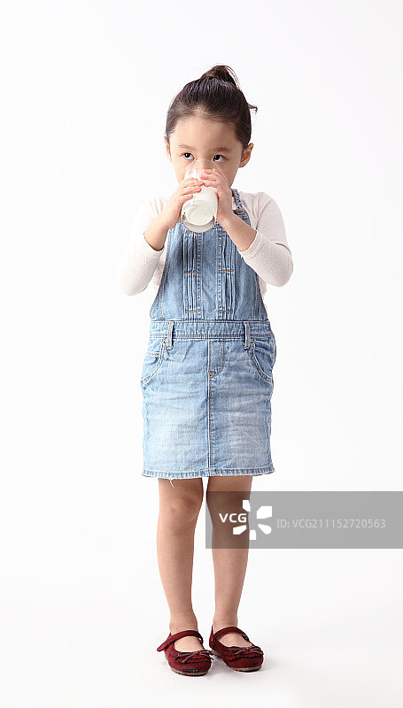 儿童喝牛奶图片素材