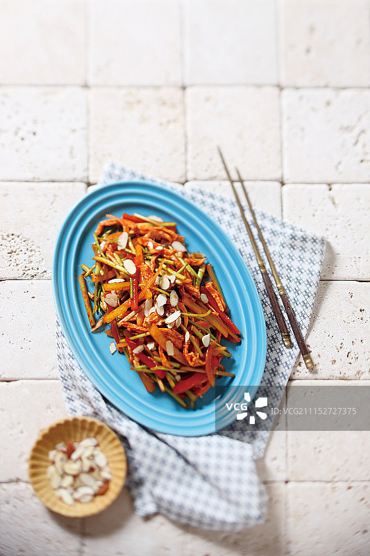 调味鸡胸肉配欧芹图片素材