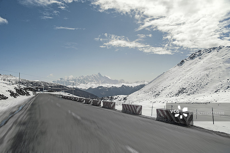 西藏色季拉山风光图片素材
