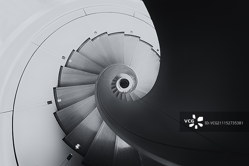 黑白旋转楼梯图片素材