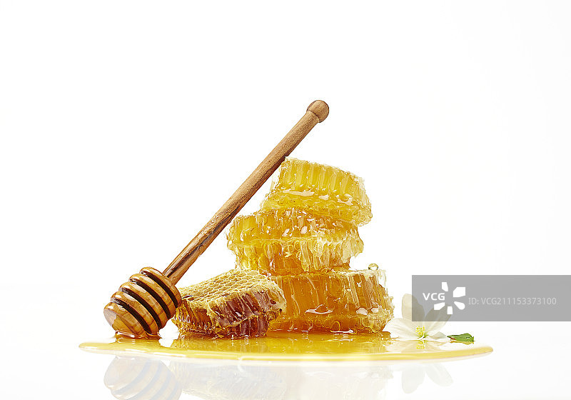 蜂窝和蜂蜜勺摄影图片素材