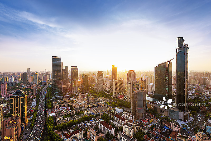 夕阳下的上海展览馆图片素材