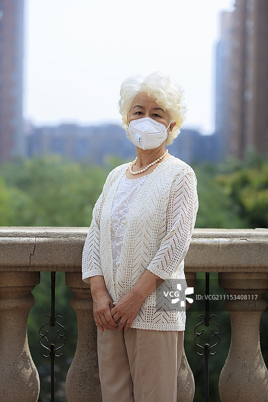 戴面罩的人图片素材