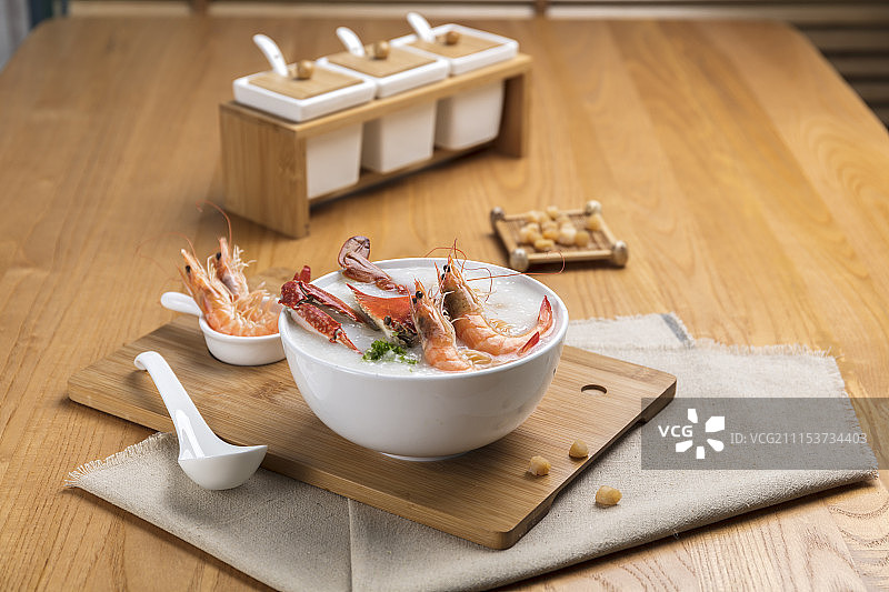 大虾螃蟹海鲜粥图片素材